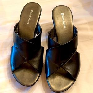 Naturalizer Women’s Black Sandals. Size 9.